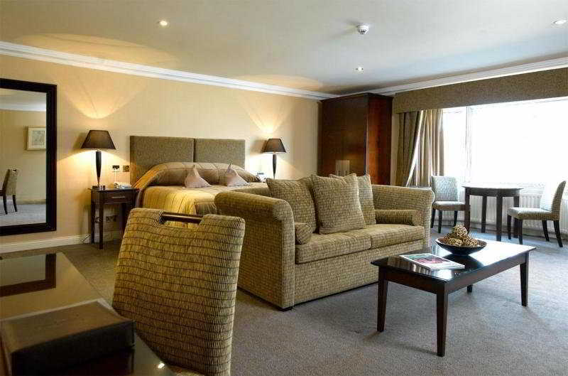Mar Hall Golf & Spa Resort Bishopton  Bilik gambar A suite at the hotel